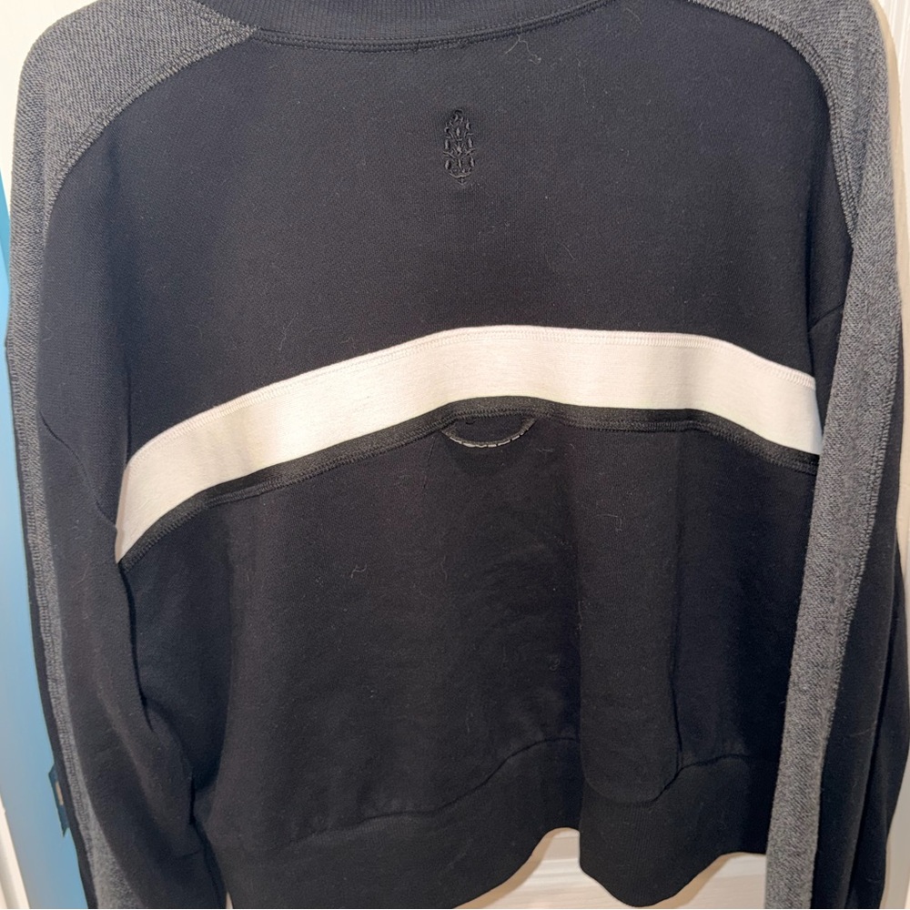 Free People Cropped Zip Up lounge jacket- black and white with collar- great con - Picture 2 of 9